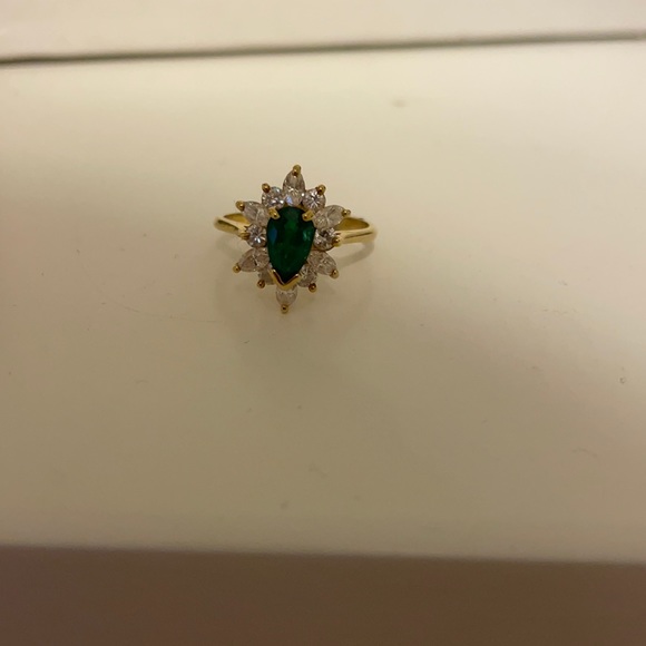 Real Diamond And Emerald Ring With Gold Ring - Picture 4 of 11